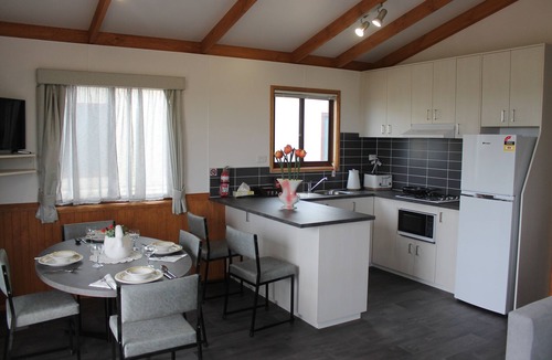 Ventnor Cabin | Daphne by the sea at Omaru Farm, Phillip Island