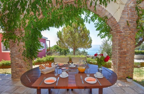 Parelia Apartment | Daphne Two Bedroom Apartment