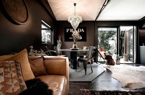 Yandina Creek Villa | Dark Moon Cottage. Luxurious.