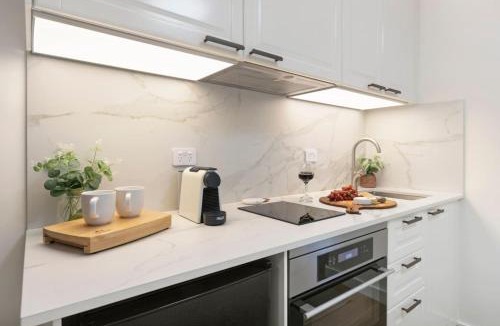 Darling Point Apartment | Darling Point Studio with Rooftop Harbour Views