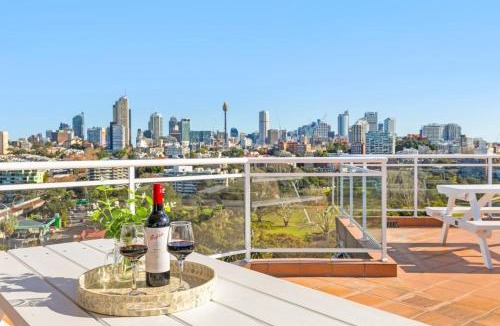 Darling Point Apartment | Darling Point Studio with Rooftop Harbour Views