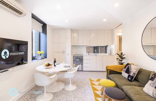 Woolloomooloo Apartment | Darlinghurst Apt W A/C Balcony Only A Walk To CBD