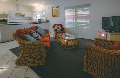 Gray House | Darwin's Tropical House