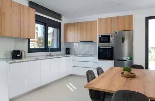 Petaloudes House | "Davlakos Villa Eve" by Interhome