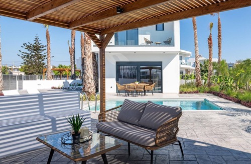 Petaloudes House | "Davlakos Villa Eve" by Interhome