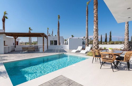 Petaloudes House | "Davlakos Villa Eve" by Interhome