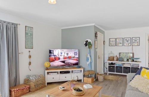 Carrickalinga House | Decked Out at Dolphin 31 Dolphin Avenue