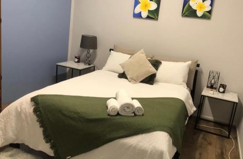 Austral House | Delightful Austral Stay with AC and built-in wardrobe