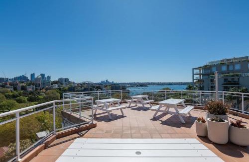 Darling Point Apartment | Delightful Darling Point Studio w Stunning Rooftop