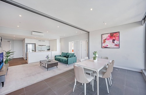 Wentworth Point Apartment | Deluxe 3b2b apartment with waterfront and convenient facilities