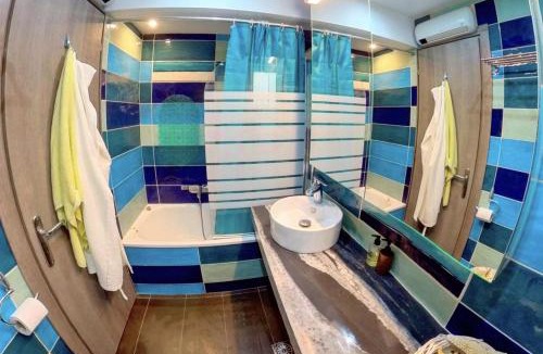 Haraki Apartment | Deluxe Beach Apartment- Sleeps 2 & Private Terrace