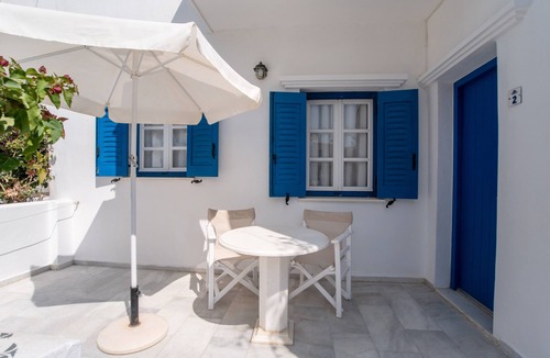 Mikri Vigla Apartment | Deluxe Ground Floor Double Room with King Bed