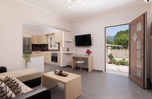 Dassia Apartment | Deluxe Pool-View Apartment - 50m from Dassia Beach