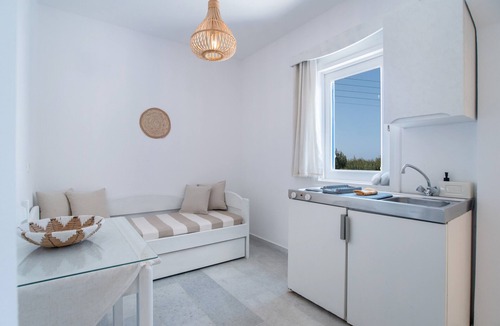 Mikri Vigla Apartment | Deluxe Triple Room, 1st Floor