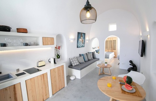 Pyrgos Villa | Demeter Cave House Luxury Adults-Only Cave House