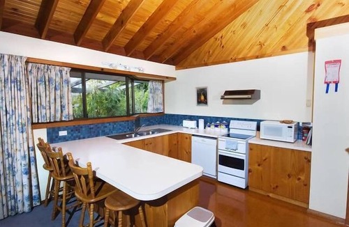 Austins Ferry House | Derwent Vista (10 Harbinger Lane)