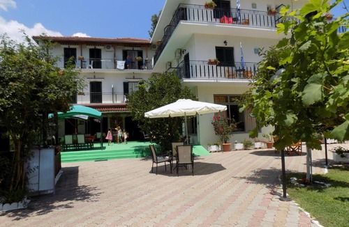 Platania Apartment | Des Roses Hotel
