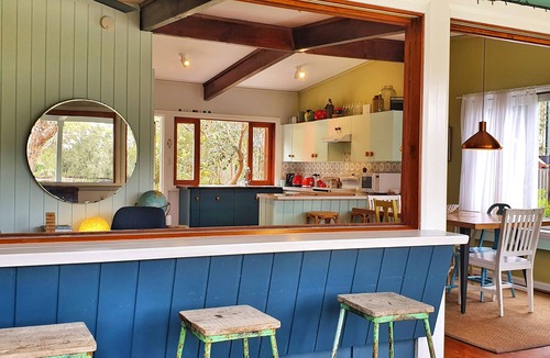 Lake Tabourie House | Designer Retro Beach Shack on the lakefront
