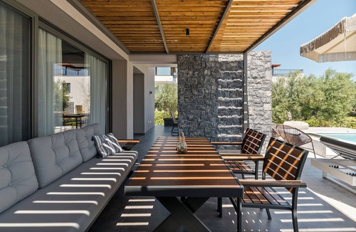 Pefkochori Villa | Dionisos Luxury Villas. Private Villas with private pools for rent.