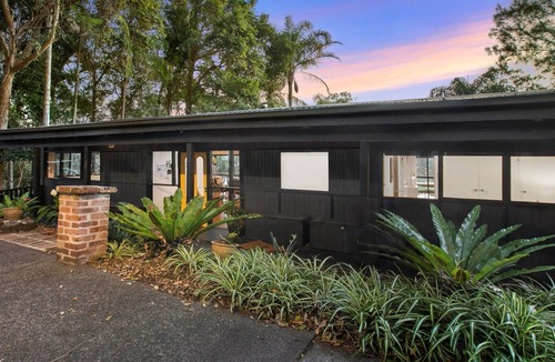 Copacabana House | Direct lake access and close to beach