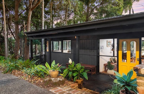 Copacabana House | Direct lake access and close to beach