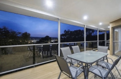 Albury House | Divine Views on Roper - Glorious three bedroom, two bathroom townhouse with views to die for!