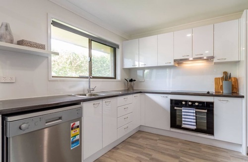 Bellara House | Dog Friendly House Near Beach
