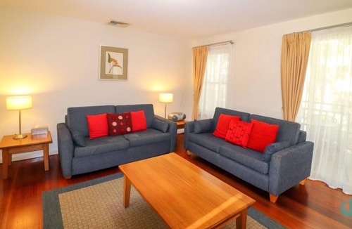 Cams Wharf Apartment | Dollarbird TreeTops Townhouse at Raffertys Resort