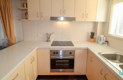 Cams Wharf Apartment | Dollarbird TreeTops Townhouse at Raffertys Resort