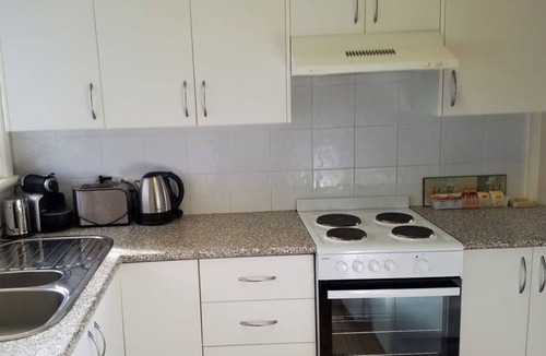 Mollymook Beach Apartment | Donlan's Beach Cottage - 85m to Mollymook Beach