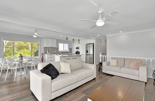 Dora Creek House | Dora Creek Stunning Modern Waterfront with Jetty Azure Reflections A Lakeside Retreat