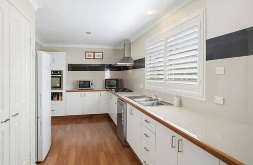 Dora Creek House | Dora Lodge - fishing, bikes and river frontage