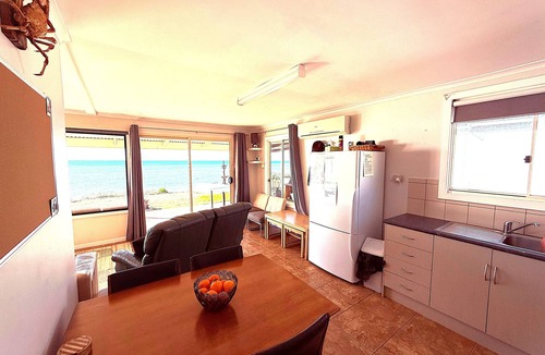 Carribie House | Dot n Pats ~ Absolute Beachfront! Free Wifi