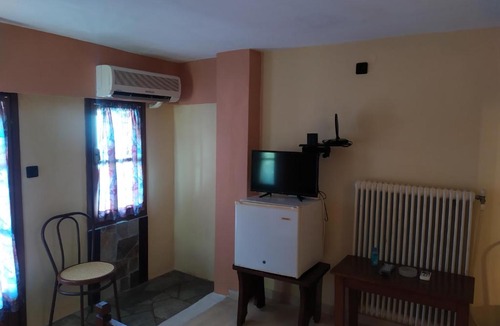 Tsagarada House | Double studio room with two single beds