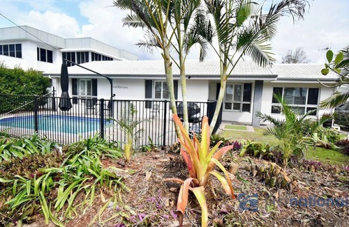 Woodgate House | Dream location with the comforts of your own pool, a perfect family getaway!