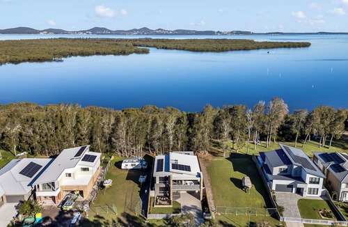Tea Gardens House | 🐚 Drift at Tea Gardens | 🛌 Sleeps 14 | 🐾 Pet friendly | ⛳ Golf | 🐬🦅🦘🐨 |