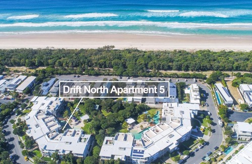 Casuarina Apartment | Drift North 5 - Deluxe swim up one becdroom