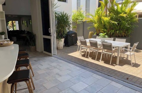 Port Douglas House | Driftaway on Garrick Street - Port Douglas