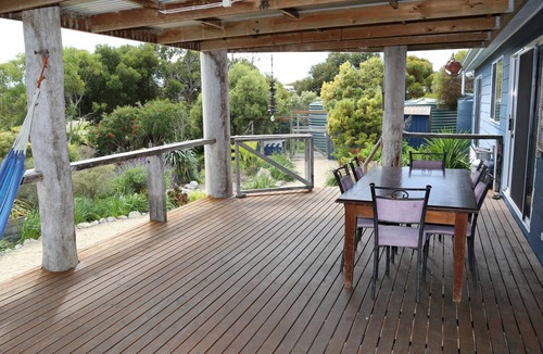 Warrenben House | Driftaway -WIFI, NETFLIX, pet friendly, Comfort + Undercover deck with hammock