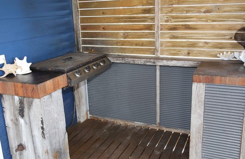 Warrenben House | Driftaway -WIFI, NETFLIX, pet friendly, Comfort + Undercover deck with hammock