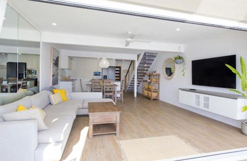 Noosaville House | Driftwood 4 Barbados Crescent 9