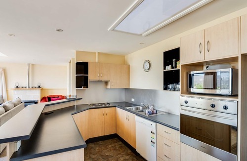 Jindabyne House | Dromaius 5 - 3BR Townhouse l Lake Views l Spa Bath l WiFi l BBQ
