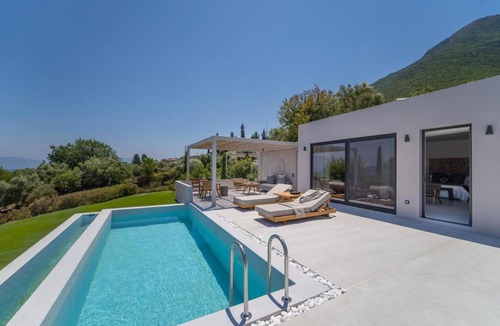 Nikiana House | Duchess Suite - Cavalier Suites