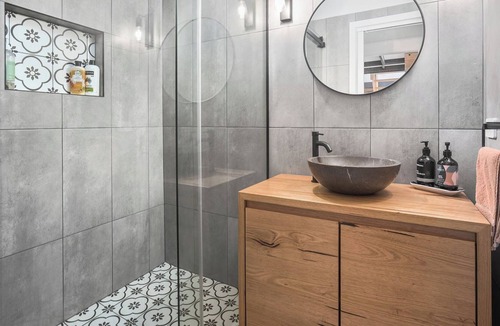 Smiths Gully Apartment | Duck'n Hill Farm Studio with City Views - 5 Stars on Airbnb