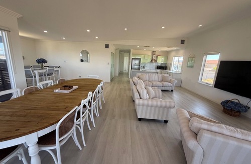 Para Wurlie House | Duttons Point Turton-Beautiful executive property with sea views from balcony