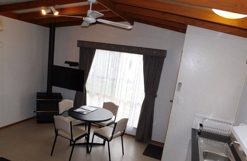 Portarlington Villa | Dylene Caravan Park - Spa Villa