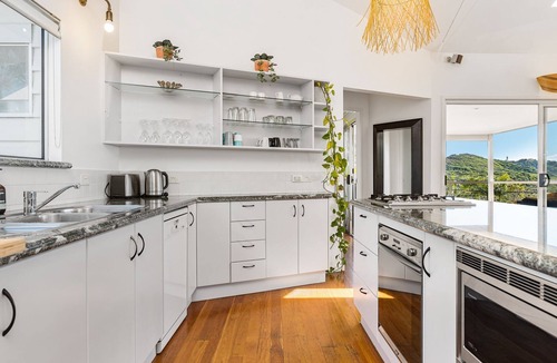 Byron Bay Apartment | EAST COAST ESCAPES | Lighthouse Lodge