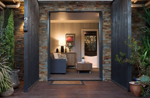 Daylesford Apartment | East St 2 is one of three contemporary apartments set within beautiful gardens