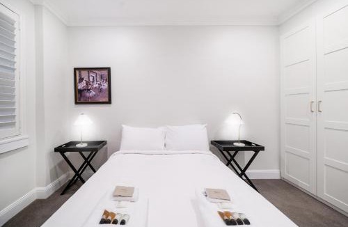 Rose Bay Apartment | Easy Access 2BR Flat with Parking in Rose Bay