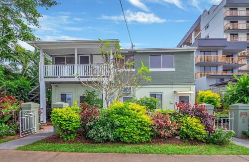 Cairns North Apartment | Easy Going Holiday Unit on McKenzie MK6